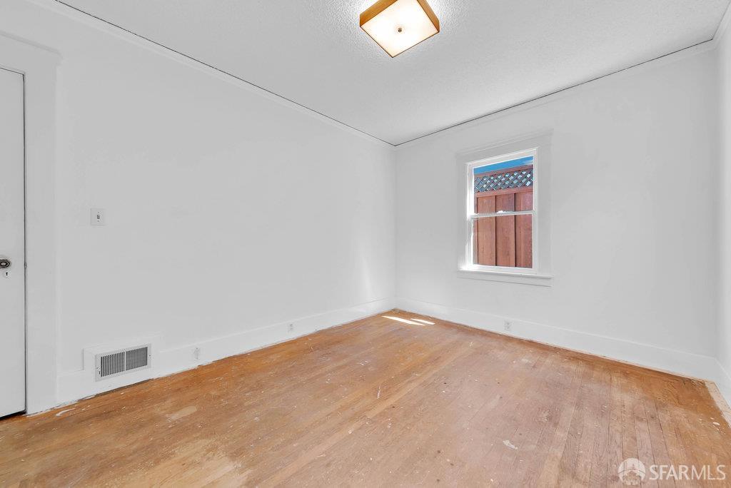 Oakland, California 94602, United States, 2 Bedrooms Bedrooms, ,Residential,Pending,209589