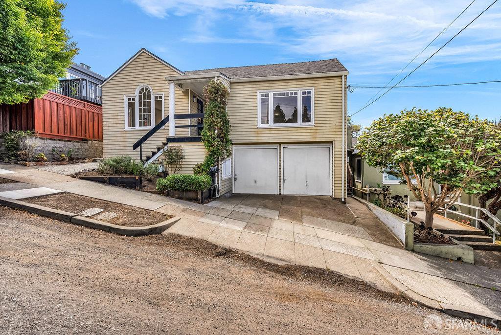 Oakland, California 94602, United States, 2 Bedrooms Bedrooms, ,Residential,Pending,209589