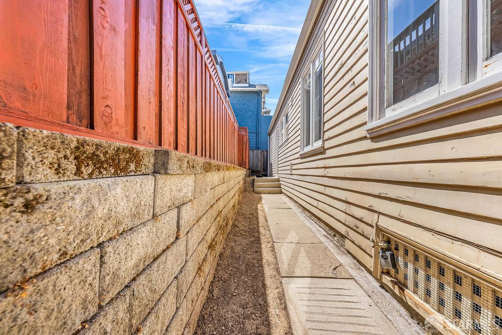 Oakland, California 94602, United States, 2 Bedrooms Bedrooms, ,Residential,Pending,209589