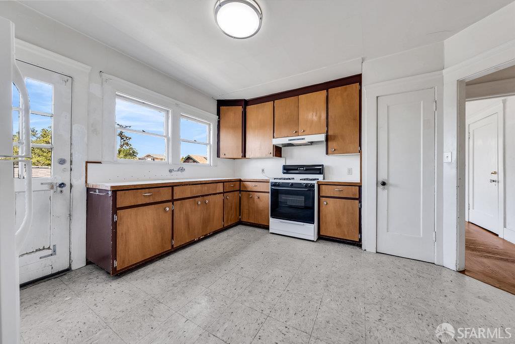 Oakland, California 94602, United States, 2 Bedrooms Bedrooms, ,Residential,Pending,209589