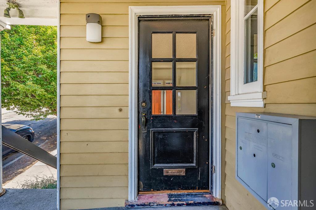 Oakland, California 94602, United States, 2 Bedrooms Bedrooms, ,Residential,Pending,209589