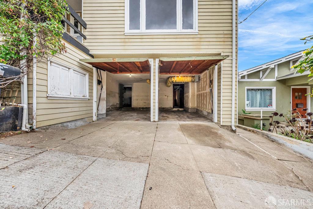 Oakland, California 94602, United States, 2 Bedrooms Bedrooms, ,Residential,Pending,209589