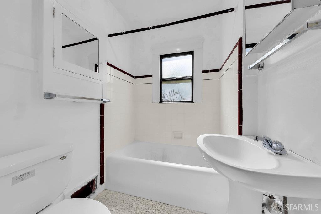 Oakland, California 94602, United States, 2 Bedrooms Bedrooms, ,Residential,Pending,209589