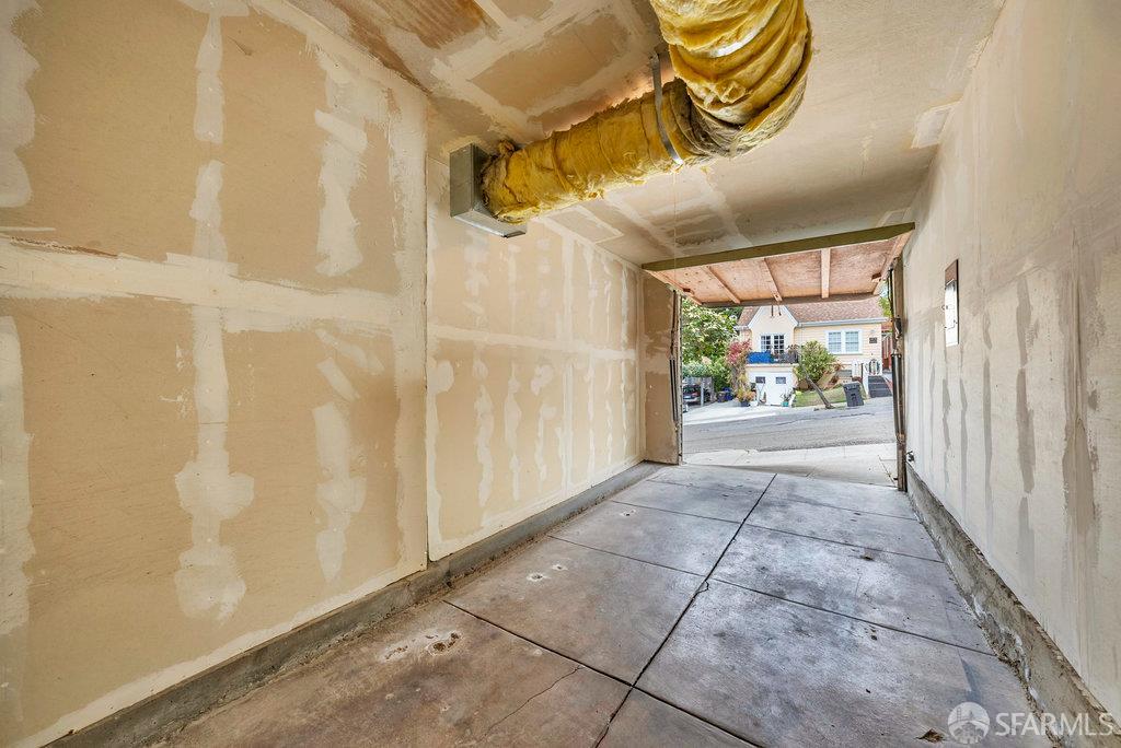 Oakland, California 94602, United States, 2 Bedrooms Bedrooms, ,Residential,Pending,209589