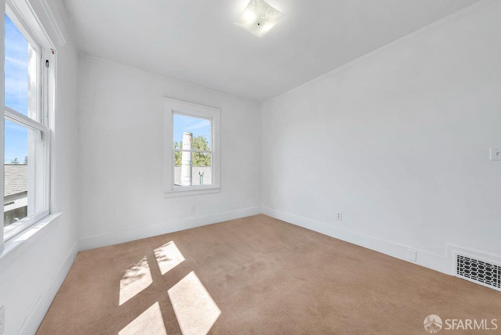 Oakland, California 94602, United States, 2 Bedrooms Bedrooms, ,Residential,Pending,209589