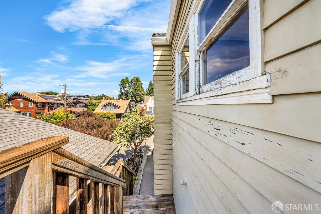 Oakland, California 94602, United States, 2 Bedrooms Bedrooms, ,Residential,Pending,209589