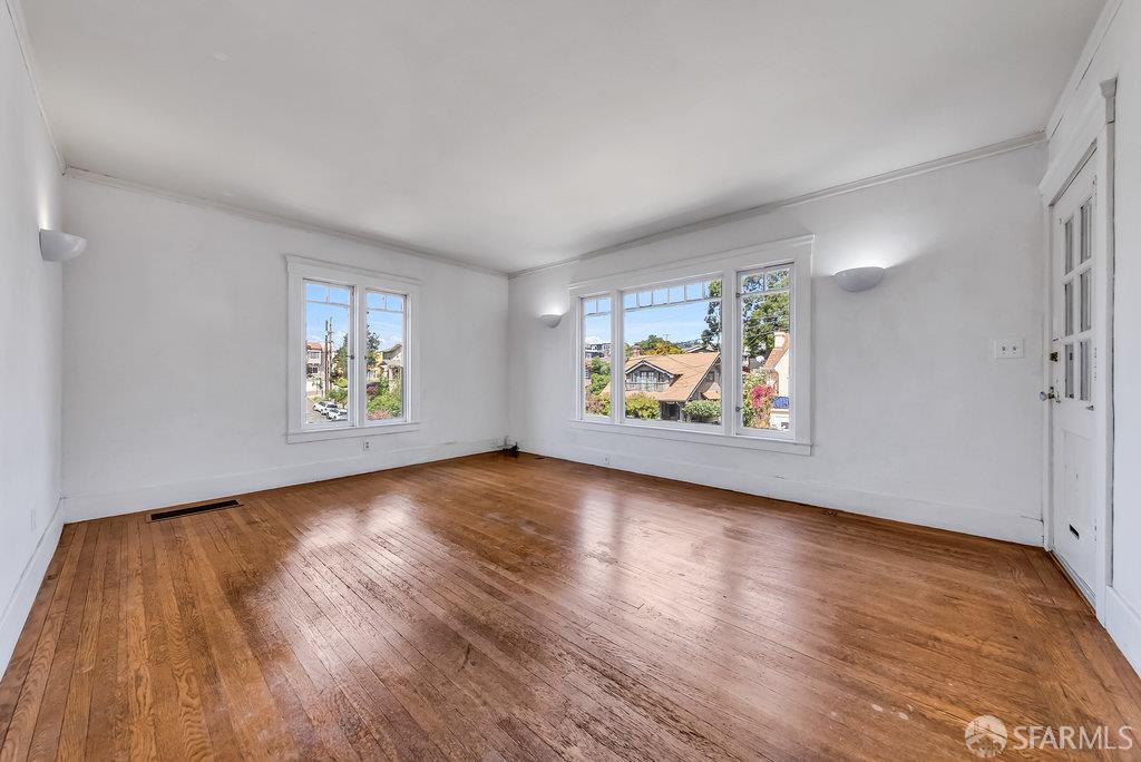 Oakland, California 94602, United States, 2 Bedrooms Bedrooms, ,Residential,Pending,209589