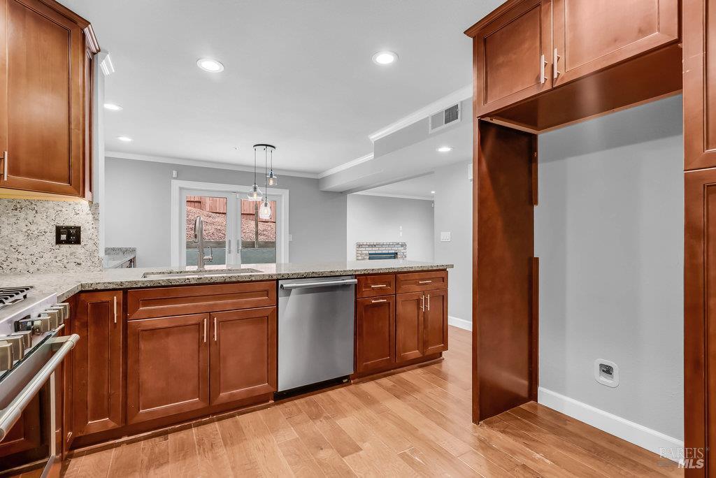 Benicia, California 94510, United States, 3 Bedrooms Bedrooms, ,3 BathroomsBathrooms,Residential,Active,237151