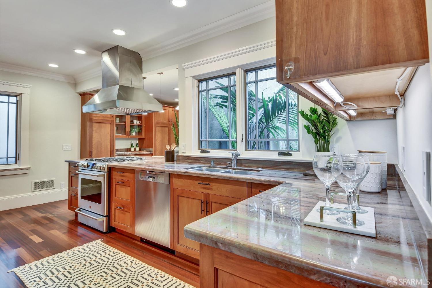 San Francisco, California 94116, United States, 4 Bedrooms Bedrooms, ,3 BathroomsBathrooms,Residential,Active,1250