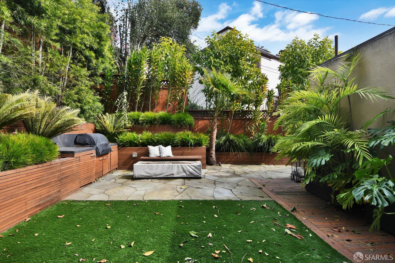 San Francisco, California 94116, United States, 4 Bedrooms Bedrooms, ,3 BathroomsBathrooms,Residential,Active,1250