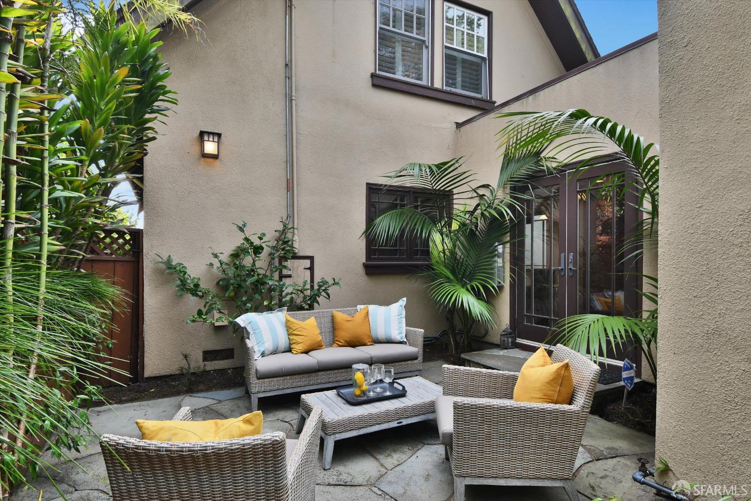 San Francisco, California 94116, United States, 4 Bedrooms Bedrooms, ,3 BathroomsBathrooms,Residential,Active,1250