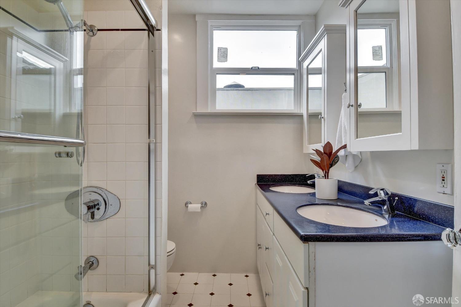 San Francisco, California 94116, United States, 4 Bedrooms Bedrooms, ,3 BathroomsBathrooms,Residential,Active,1250