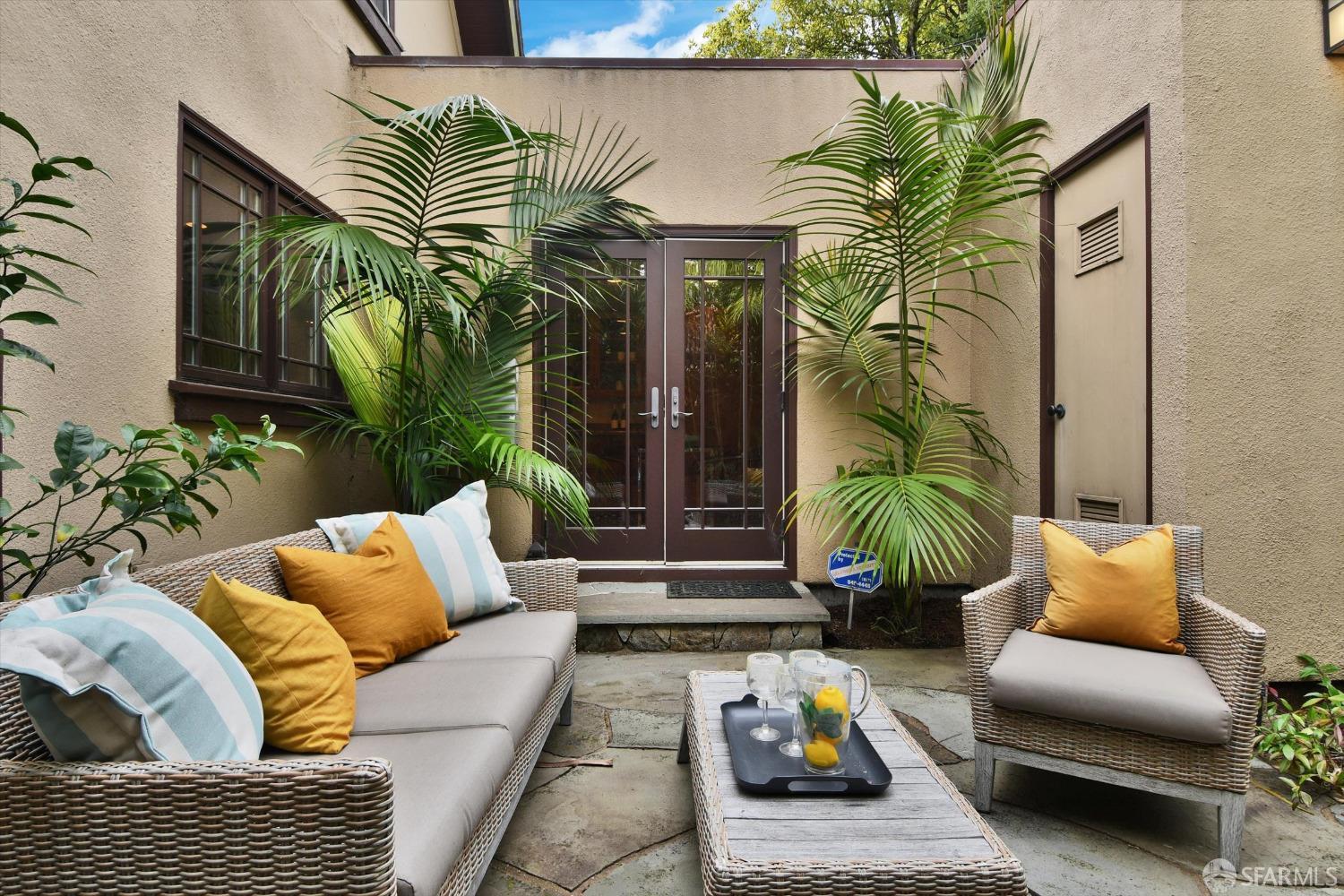 San Francisco, California 94116, United States, 4 Bedrooms Bedrooms, ,3 BathroomsBathrooms,Residential,Active,1250