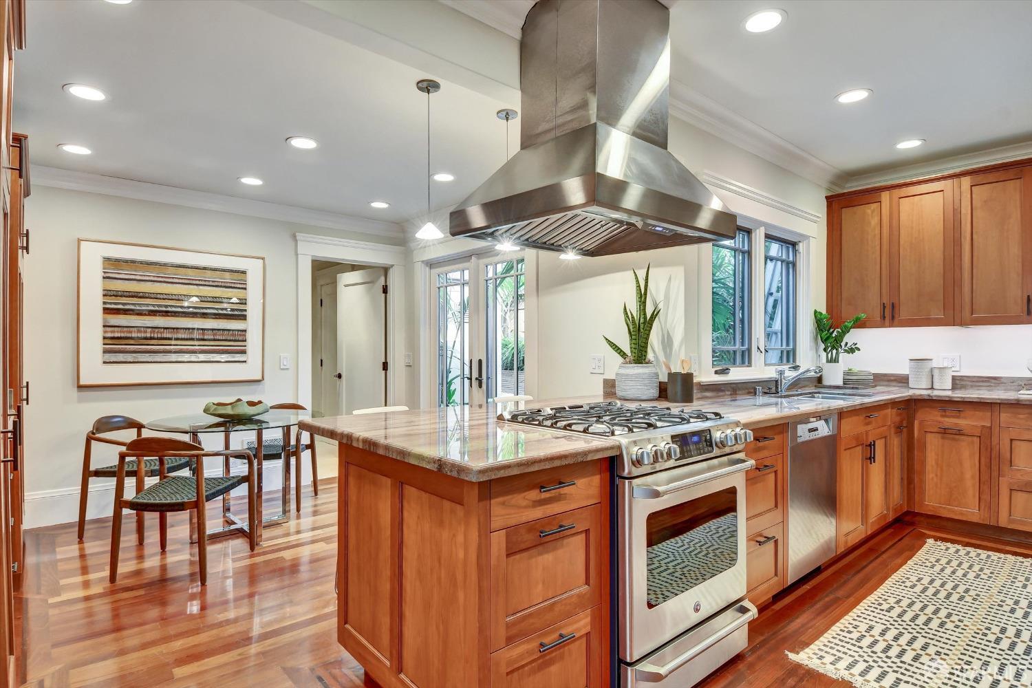 San Francisco, California 94116, United States, 4 Bedrooms Bedrooms, ,3 BathroomsBathrooms,Residential,Active,1250