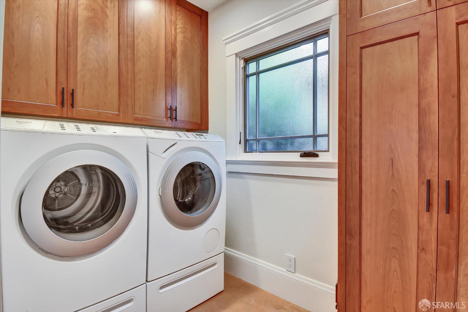 San Francisco, California 94116, United States, 4 Bedrooms Bedrooms, ,3 BathroomsBathrooms,Residential,Active,1250