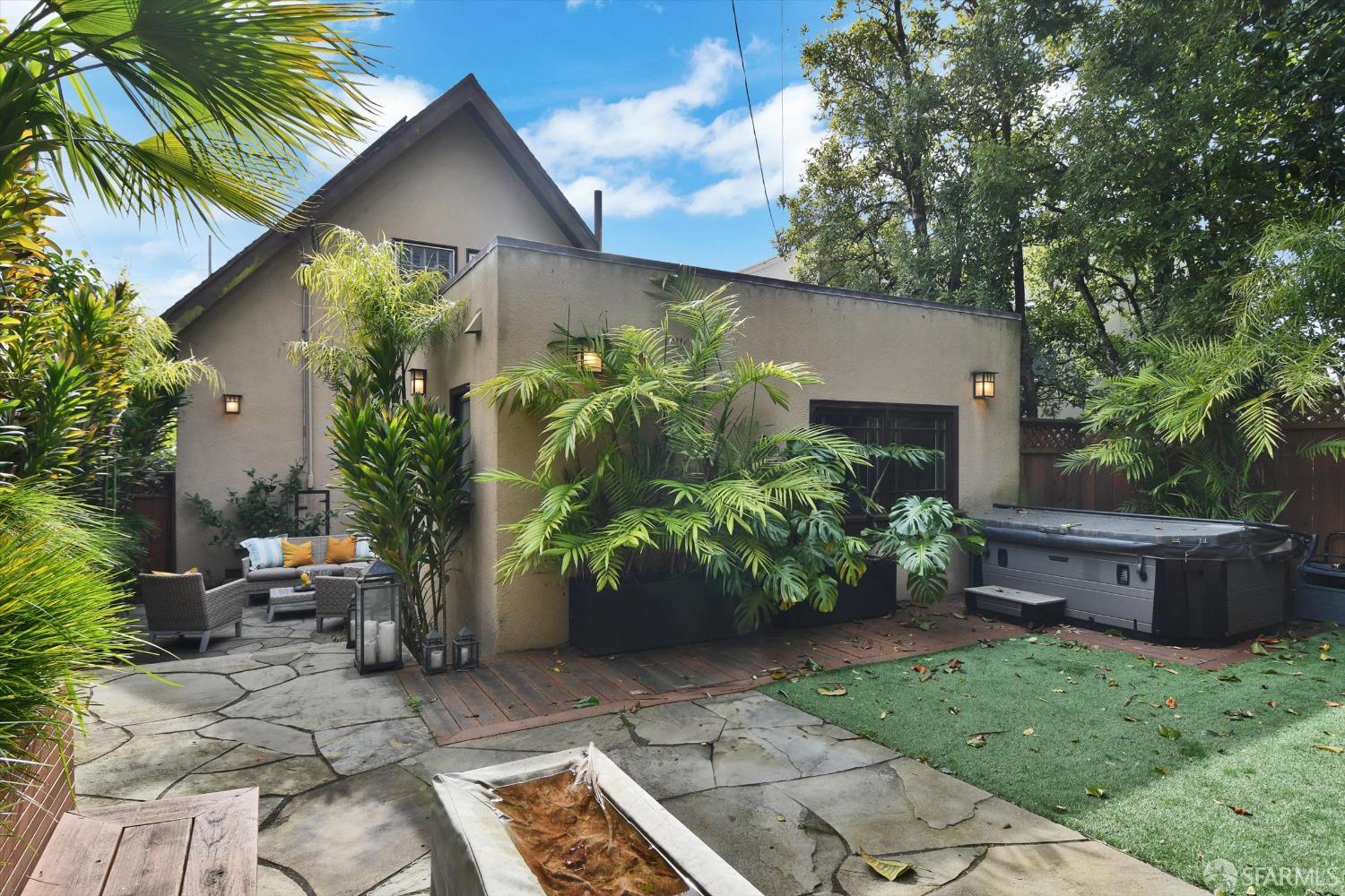 San Francisco, California 94116, United States, 4 Bedrooms Bedrooms, ,3 BathroomsBathrooms,Residential,Active,1250