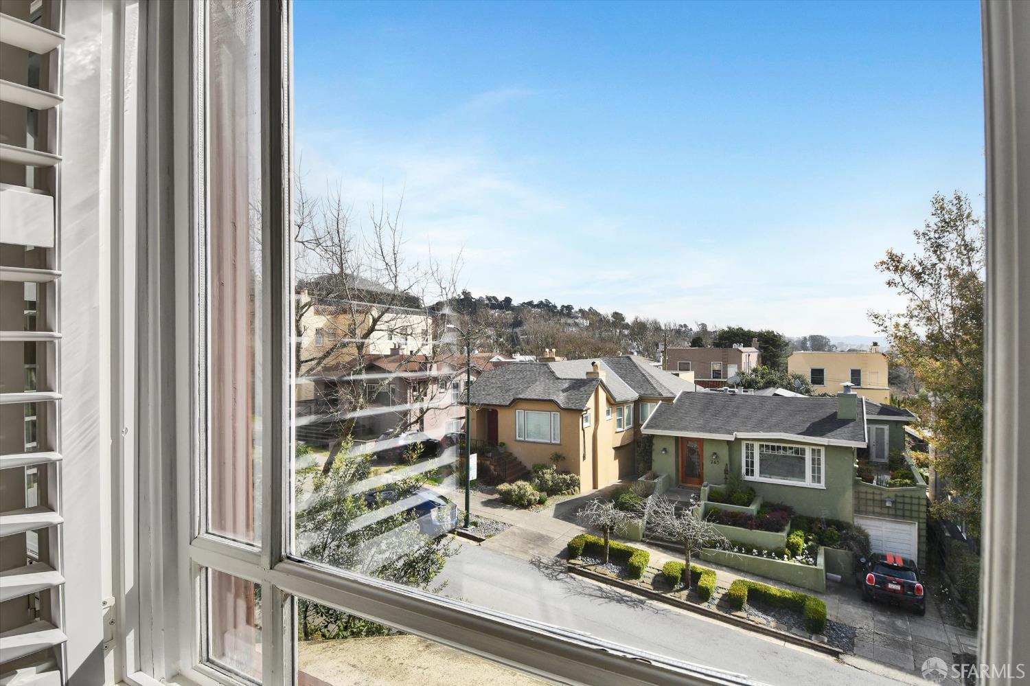 San Francisco, California 94116, United States, 4 Bedrooms Bedrooms, ,3 BathroomsBathrooms,Residential,Active,1250