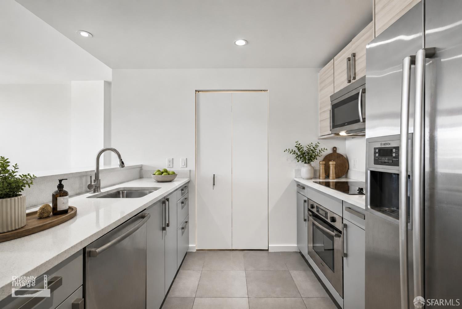 555 4th Street 707