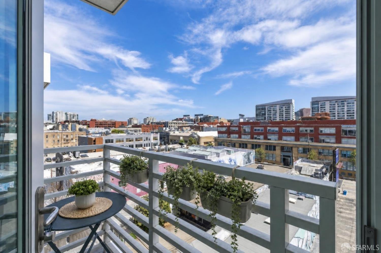 555 4th Street 707