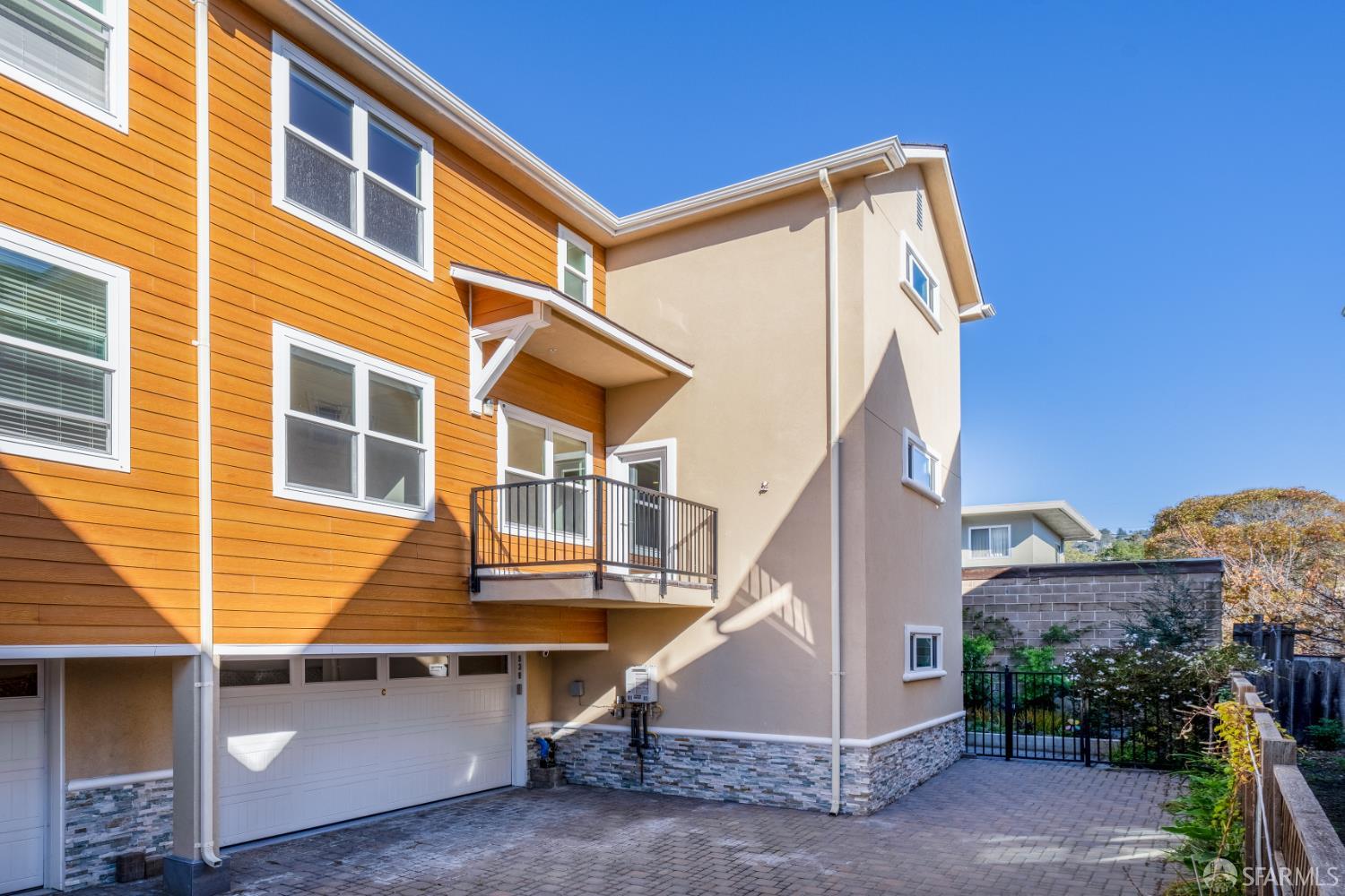 938 Kearney Street