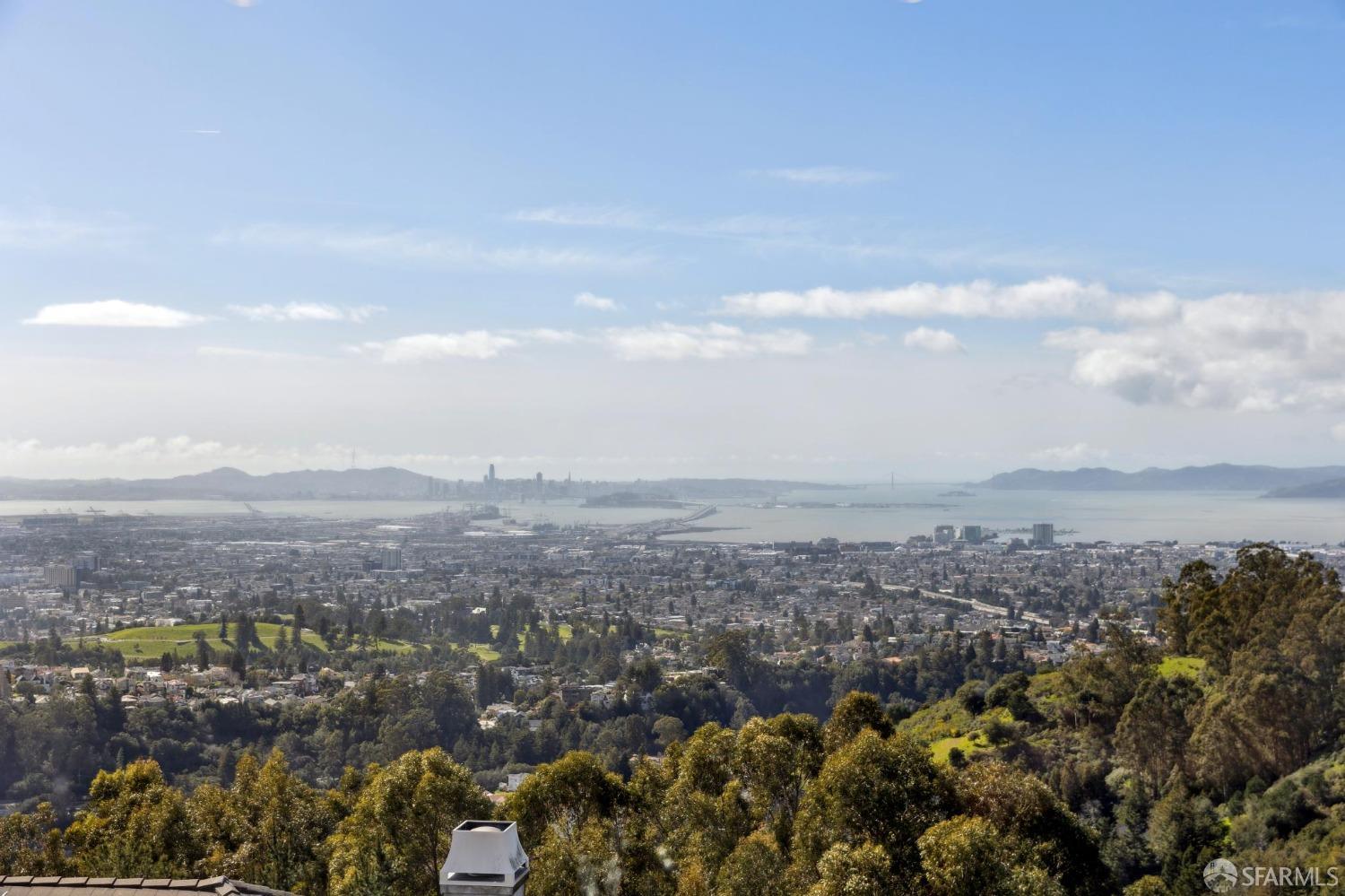 Oakland, California 94611, United States, 3 Bedrooms Bedrooms, ,3 BathroomsBathrooms,Residential,Pending,84644