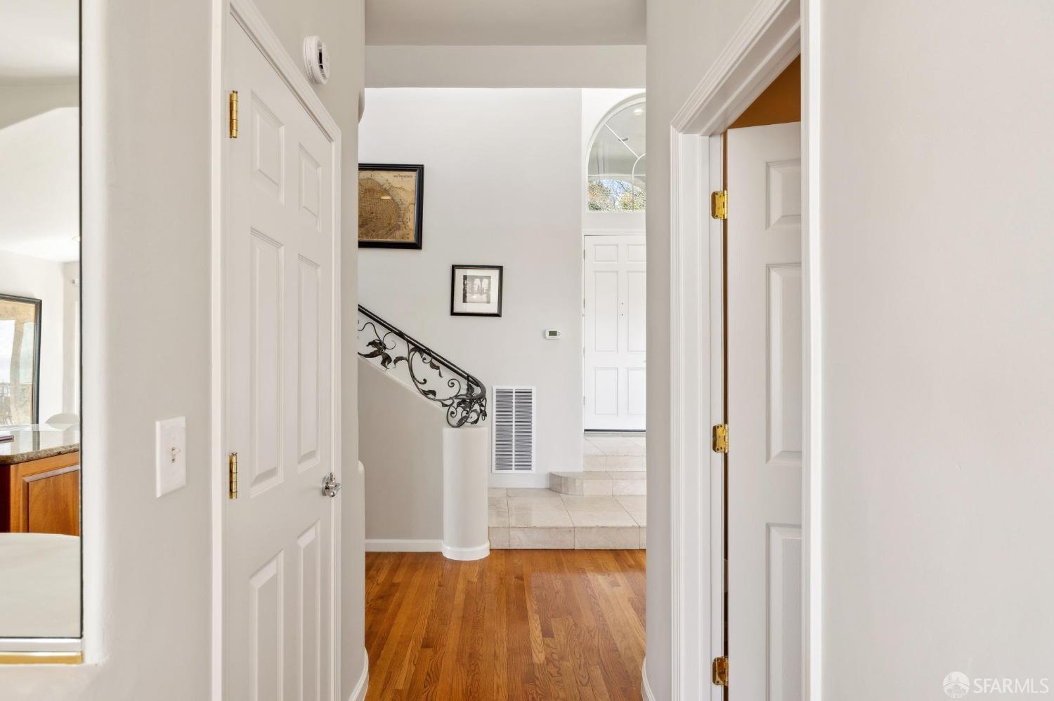 Oakland, California 94611, United States, 3 Bedrooms Bedrooms, ,3 BathroomsBathrooms,Residential,Pending,84644