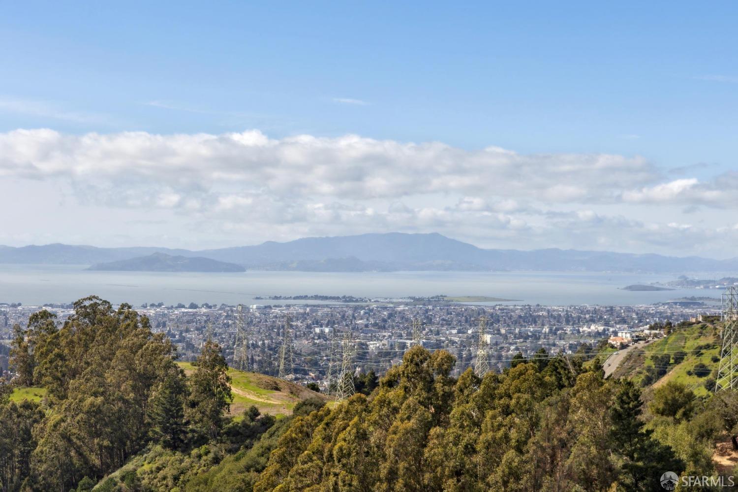 Oakland, California 94611, United States, 3 Bedrooms Bedrooms, ,3 BathroomsBathrooms,Residential,Pending,84644