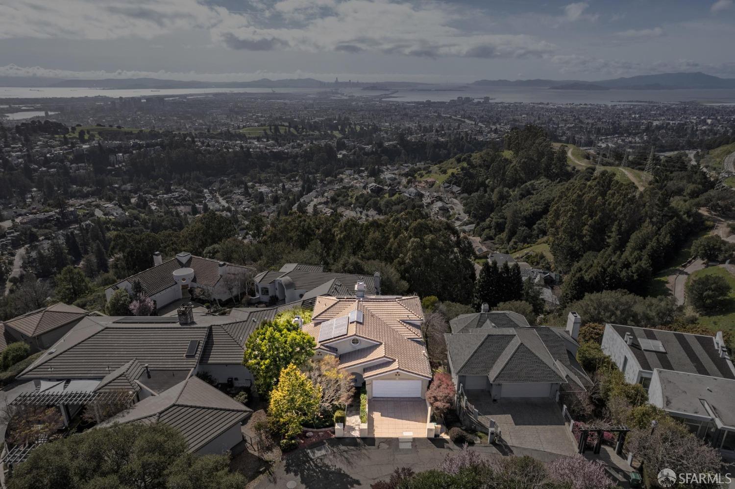 Oakland, California 94611, United States, 3 Bedrooms Bedrooms, ,3 BathroomsBathrooms,Residential,Pending,84644