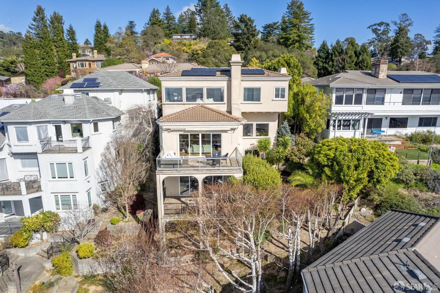 Oakland, California 94611, United States, 3 Bedrooms Bedrooms, ,3 BathroomsBathrooms,Residential,Pending,84644