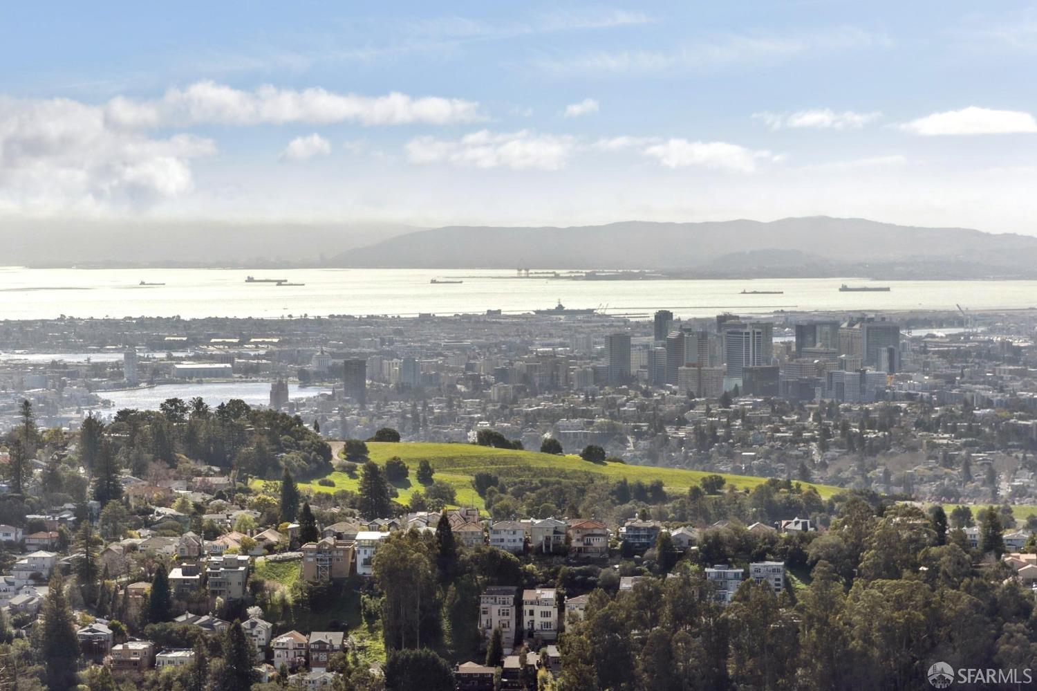 Oakland, California 94611, United States, 3 Bedrooms Bedrooms, ,3 BathroomsBathrooms,Residential,Pending,84644