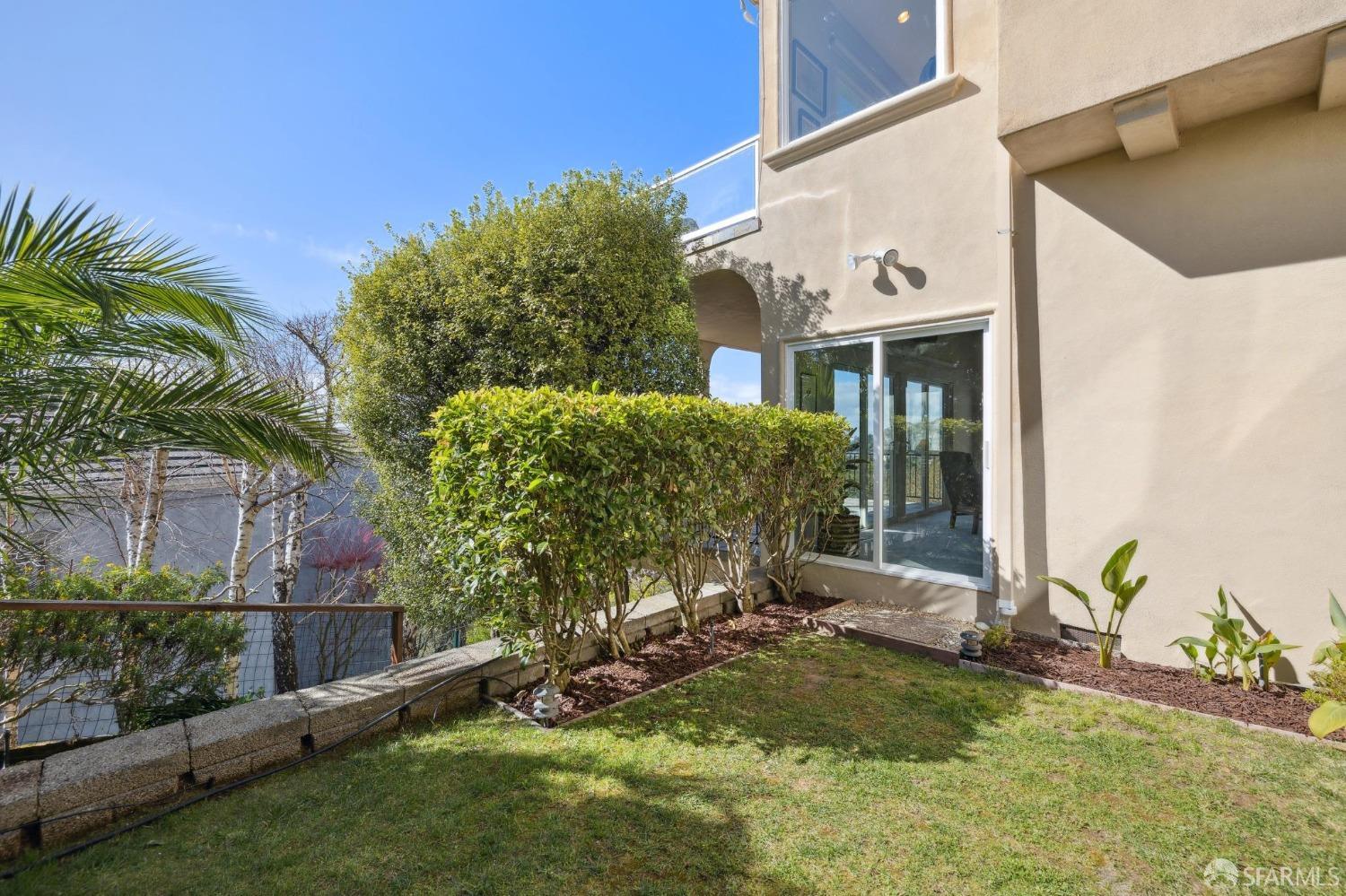 Oakland, California 94611, United States, 3 Bedrooms Bedrooms, ,3 BathroomsBathrooms,Residential,Pending,84644