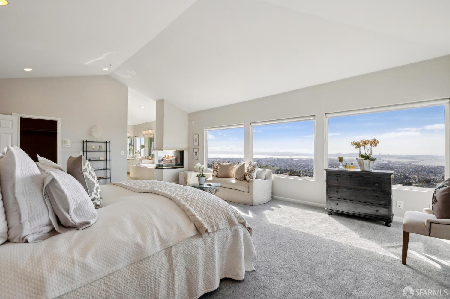 Oakland, California 94611, United States, 3 Bedrooms Bedrooms, ,3 BathroomsBathrooms,Residential,Pending,84644