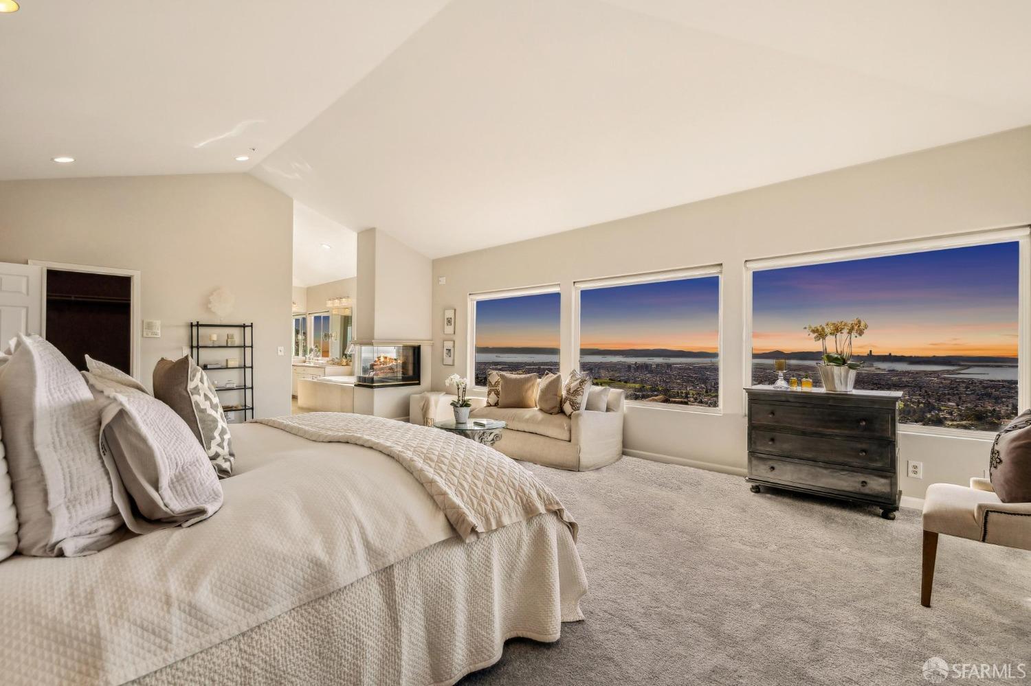 Oakland, California 94611, United States, 3 Bedrooms Bedrooms, ,3 BathroomsBathrooms,Residential,Pending,84644