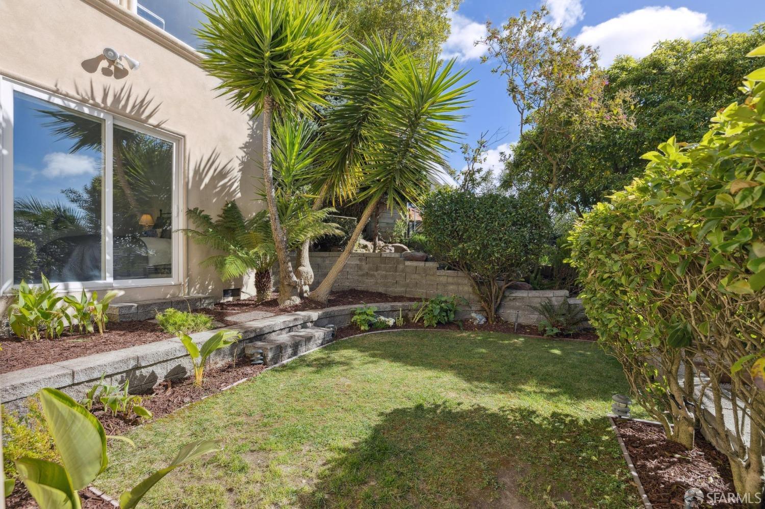 Oakland, California 94611, United States, 3 Bedrooms Bedrooms, ,3 BathroomsBathrooms,Residential,Pending,84644