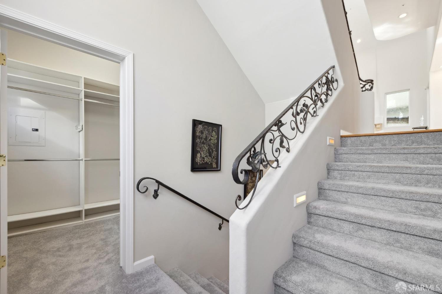 Oakland, California 94611, United States, 3 Bedrooms Bedrooms, ,3 BathroomsBathrooms,Residential,Pending,84644