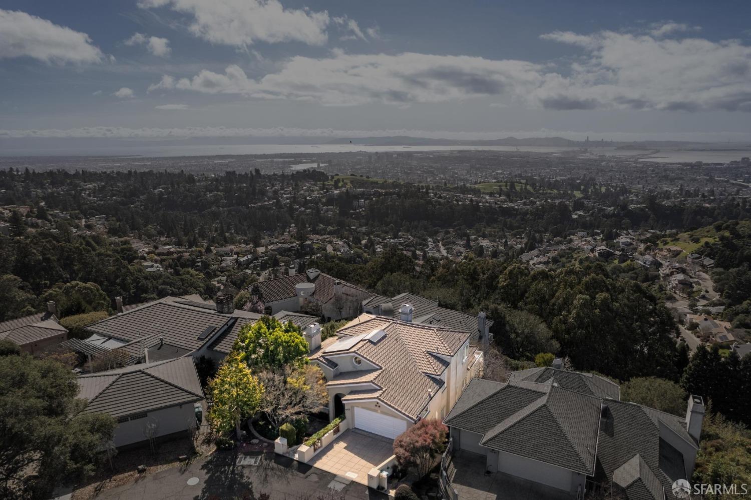 Oakland, California 94611, United States, 3 Bedrooms Bedrooms, ,3 BathroomsBathrooms,Residential,Pending,84644