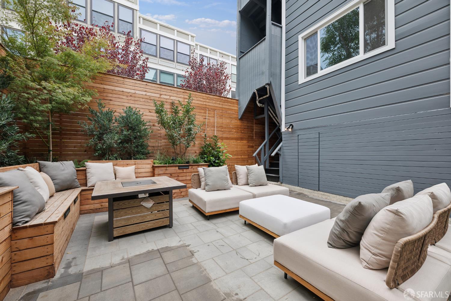 2067 Ofarrell Street
