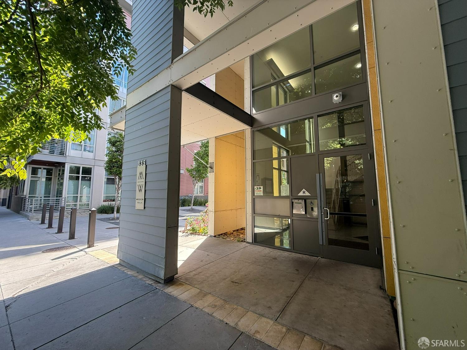 335 Berry Street 407