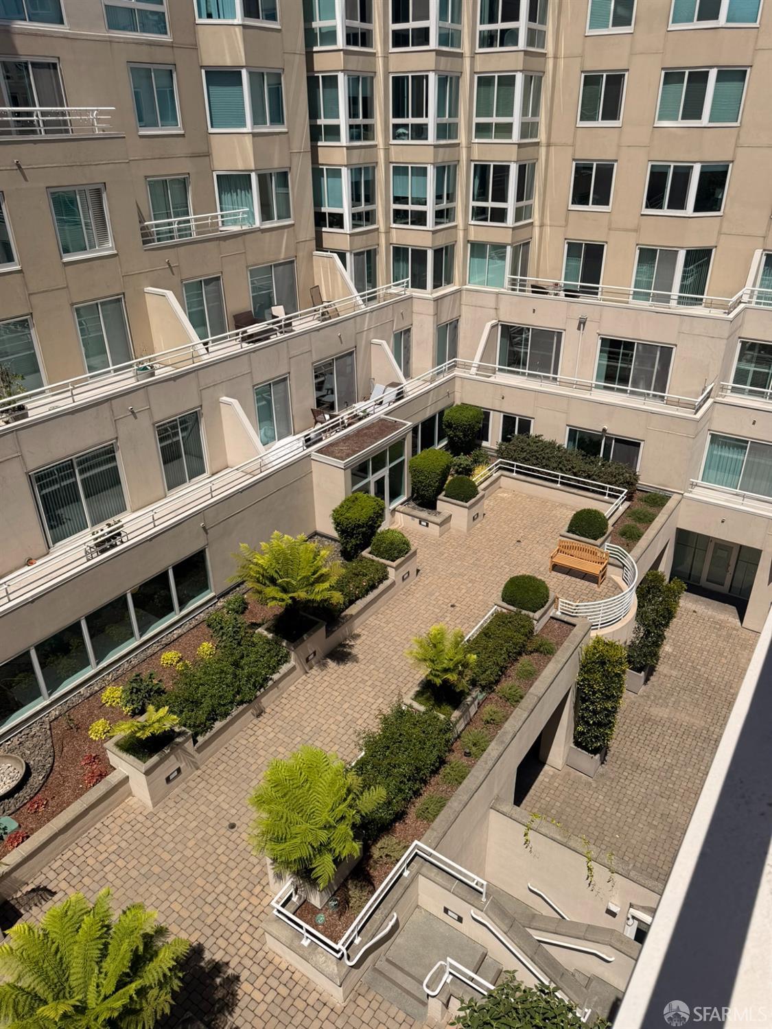 220 Lombard Street 414