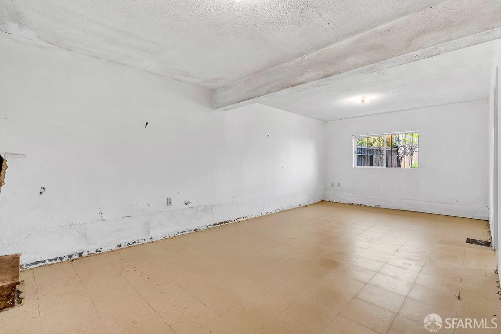 San Francisco, California 94134, United States, ,2 BathroomsBathrooms,Residential,Active,220474