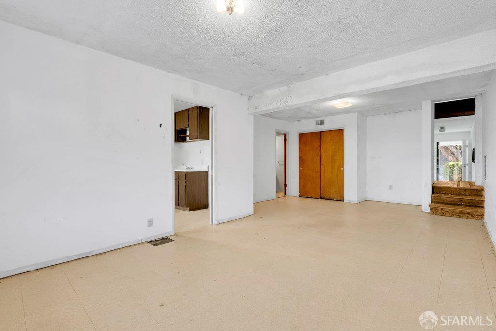 San Francisco, California 94134, United States, ,2 BathroomsBathrooms,Residential,Active,220474