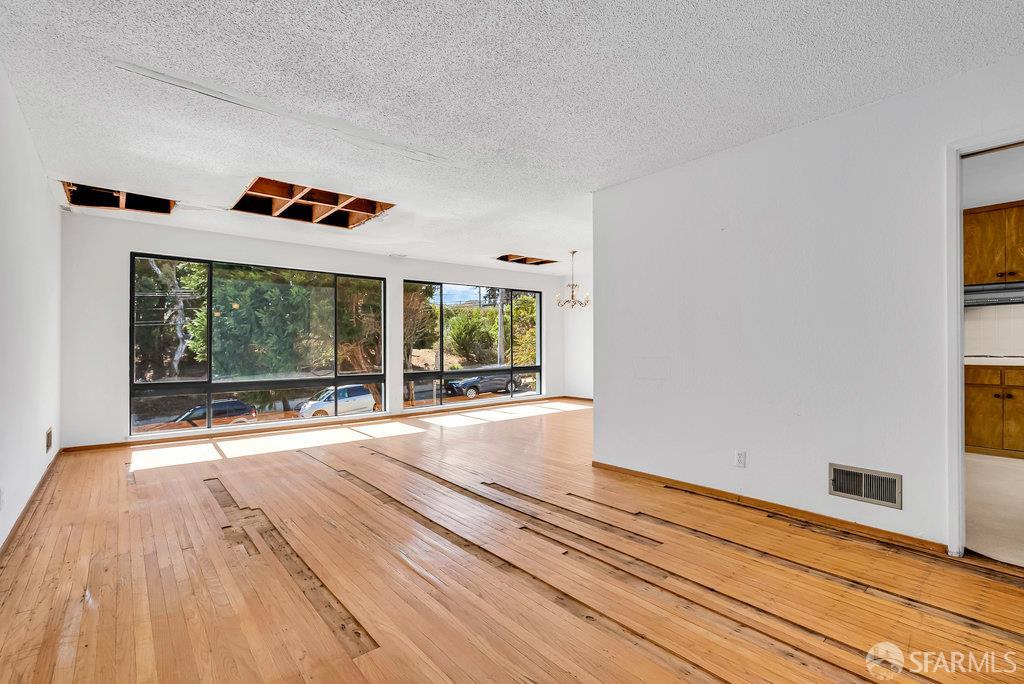 San Francisco, California 94134, United States, ,2 BathroomsBathrooms,Residential,Active,220474