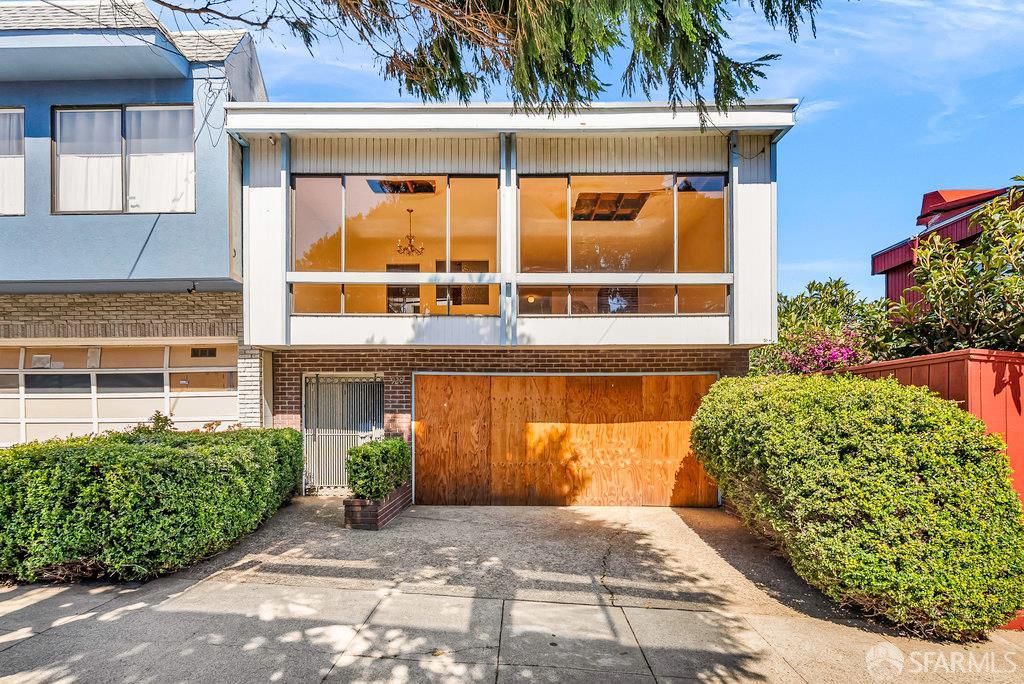 San Francisco, California 94134, United States, ,2 BathroomsBathrooms,Residential,Active,220474