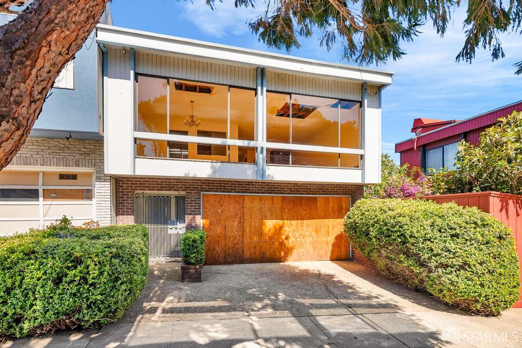 San Francisco, California 94134, United States, ,2 BathroomsBathrooms,Residential,Active,220474