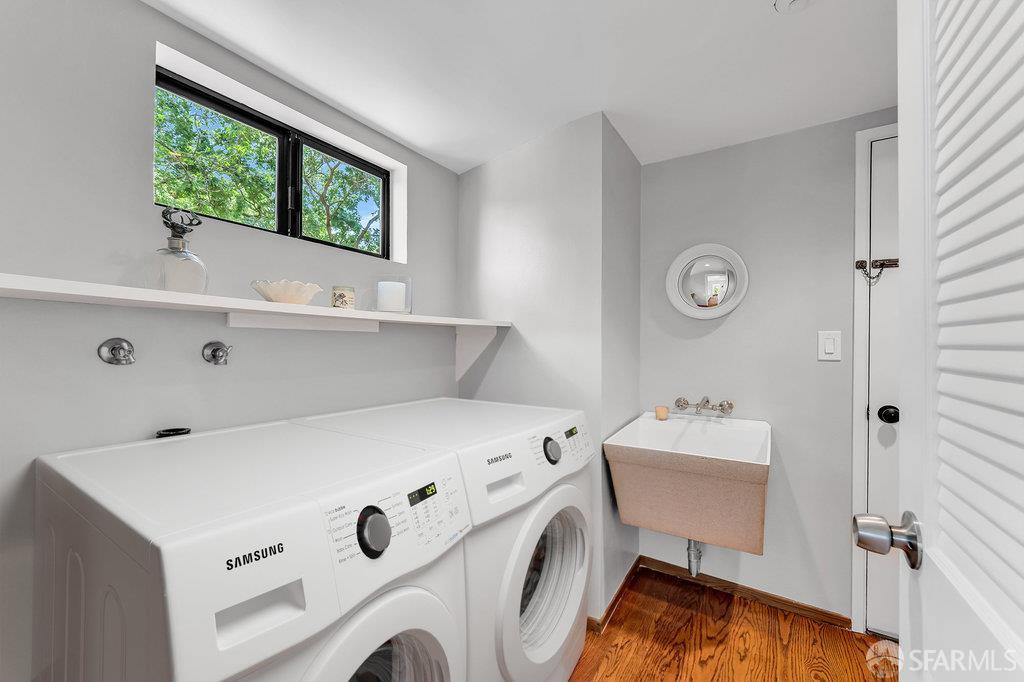 Orinda, California 94563, United States, 4 Bedrooms Bedrooms, ,4 BathroomsBathrooms,Residential,Active,168422