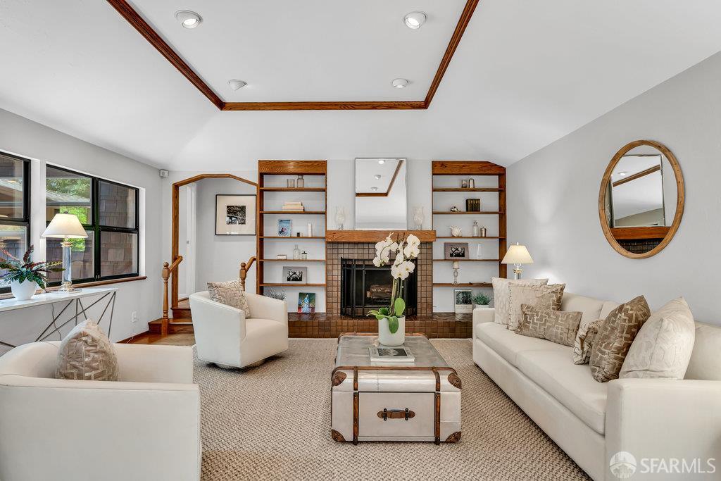 Orinda, California 94563, United States, 4 Bedrooms Bedrooms, ,4 BathroomsBathrooms,Residential,Active,168422