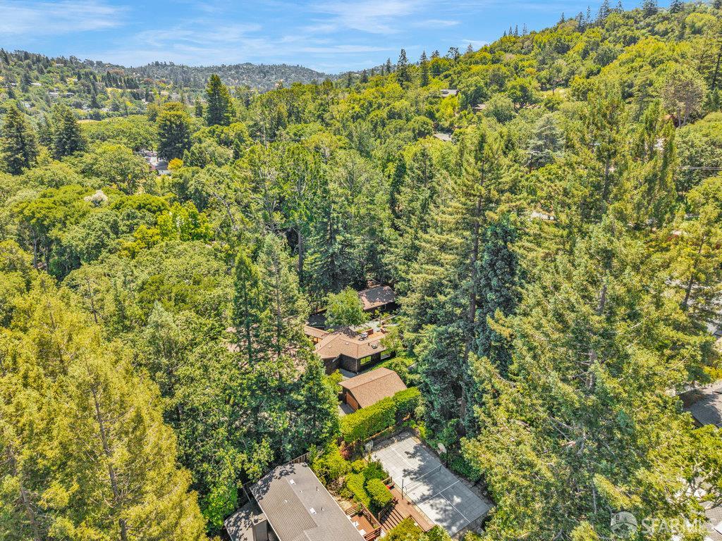 Orinda, California 94563, United States, 4 Bedrooms Bedrooms, ,4 BathroomsBathrooms,Residential,Active,168422
