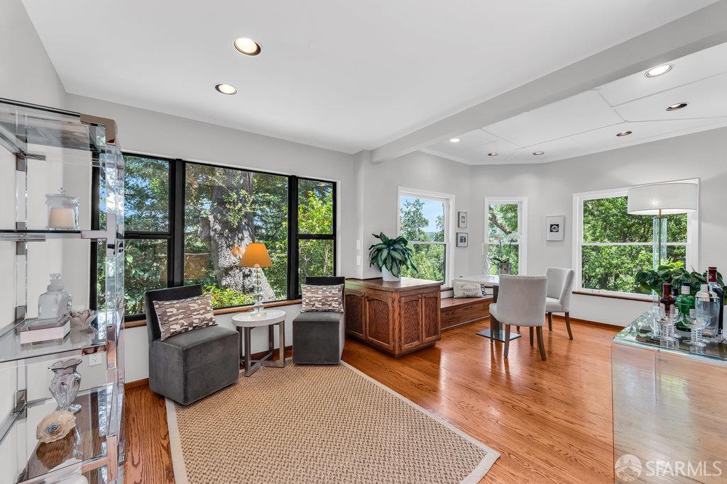 Orinda, California 94563, United States, 4 Bedrooms Bedrooms, ,4 BathroomsBathrooms,Residential,Active,168422