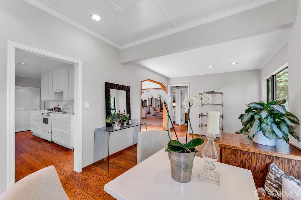 Orinda, California 94563, United States, 4 Bedrooms Bedrooms, ,4 BathroomsBathrooms,Residential,Active,168422