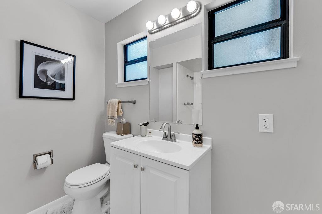 Orinda, California 94563, United States, 4 Bedrooms Bedrooms, ,4 BathroomsBathrooms,Residential,Active,168422